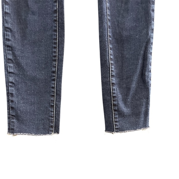 Zara Skinny Jeans - Size 6 . Great condition, very flattering - Picture 3 of 9